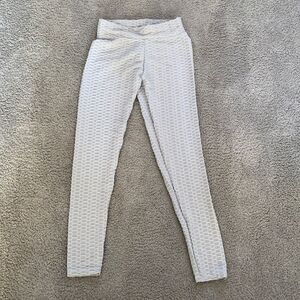 Women’s Leggings/High Waisted Yoga Pants Textured Gray Fabric Size M NEW